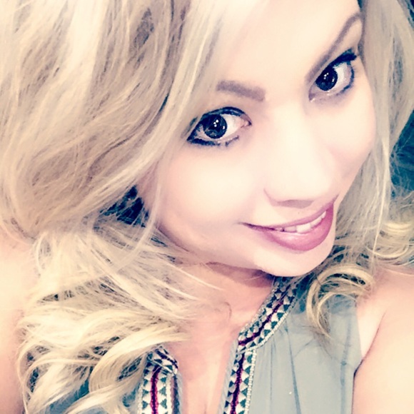 Meet your Posher, Brandy - Picture 2 of 6